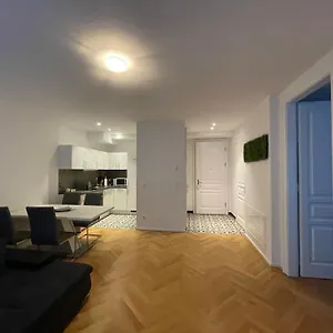  Apartamento 1st La Opera Suites